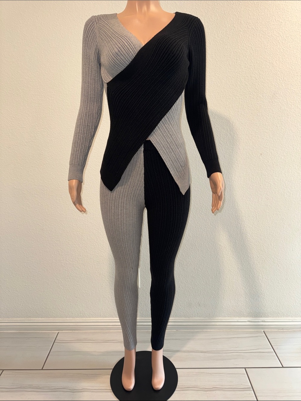 Two-Tone Ribbed Knit Set - Black & Gray